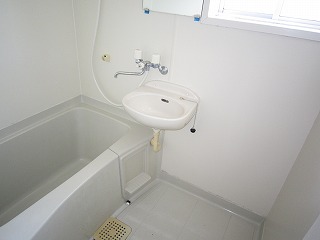 志摩市阿児町甲賀の賃貸ワンルーム室内（浴室）